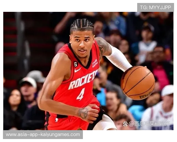 复出球员在赛中完成关键抢断，被誉为“回归英雄”